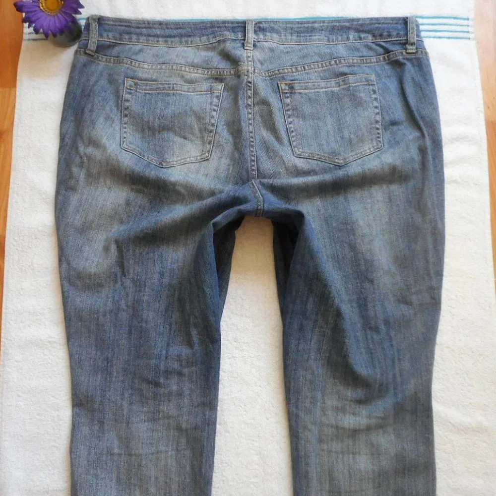 🌸SOLD🌸 TORRID JEANS Distressed Boyfriend Denim Size 20 - Picture 5 of 10